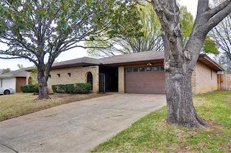 2405 Avonhill Drive Arlington, TX 76015