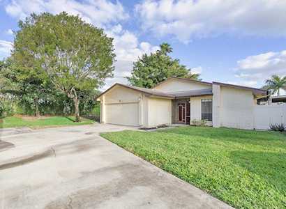 8 Grange Place Boynton Beach, FL 33426