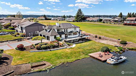 19817 Island Parkway E Lake Tapps, WA 98391