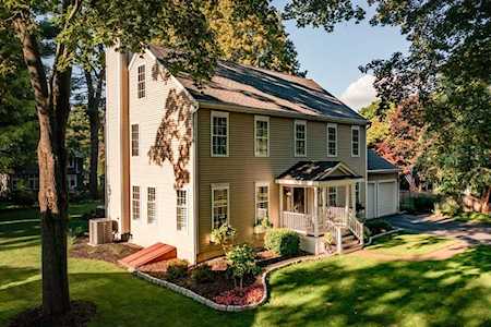 77 Scotland Rd Reading, MA 01867