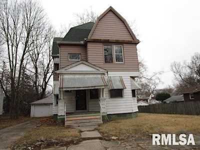 2704 N Dechman Ave Peoria, IL 61603
