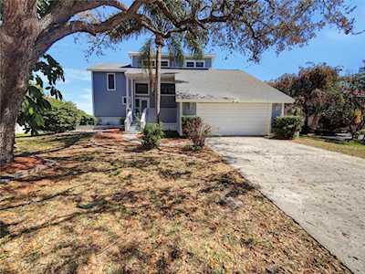 1123 Lancer Ln Tarpon Springs, FL 34689