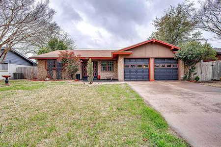 2704 Leigh Ann Lane Arlington, TX 76010