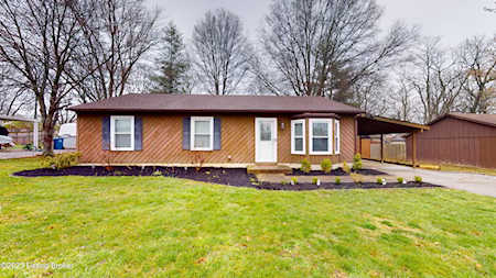 8525 Confederate Place Dr Pewee Valley, KY 40056