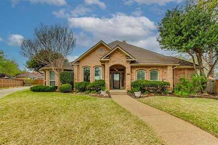 608 Ludo Circle Hurst, TX 76054