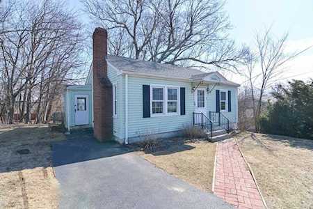 34 Housatonic St Worcester, MA 01606