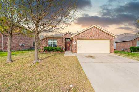 612 Swift Current Drive Crowley, TX 76036