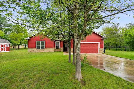 104 W Pauwela LN Bastrop, TX 78602