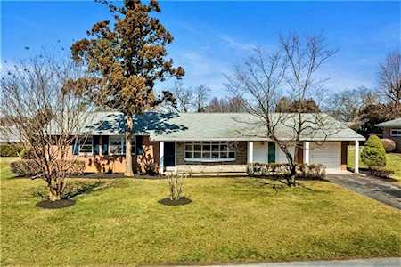 3145 Mosser Dr Allentown, PA 18103