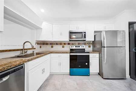 430 Commodore Dr. #108 Plantation, FL 33325