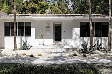 3894 Main Hwy Coconut Grove, FL 33133