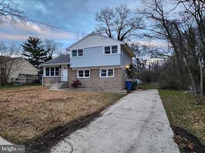 105 Brookmead Dr Cherry Hill, NJ 08034