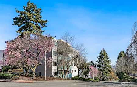 3710 27th Place W #104 Seattle, WA 98199