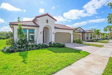 8730 E Baypoint Cir Parkland, FL 33076