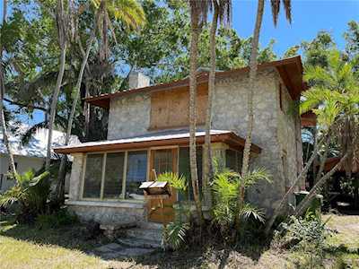 2313 3rd Ave W Bradenton, FL 34205