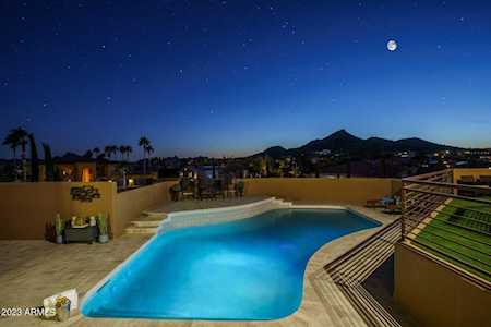 3018 E Gelding Drive Phoenix, AZ 85032