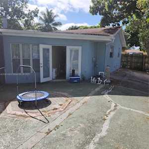 1909 Hiltonia Cir West Palm Beach, FL 33407