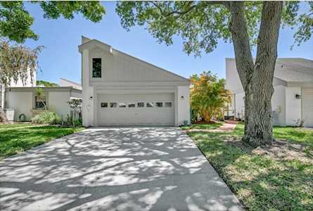 290 Lisa Ln Oldsmar, FL 34677