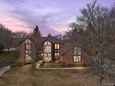 46670 N Valley Dr Northville Twp, MI 48167