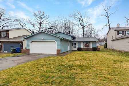581 Red Oak Ln Bay Village, OH 44140