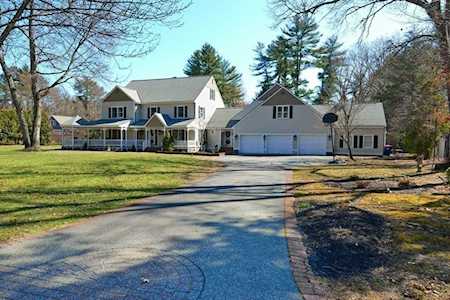 6 Carriage House Dr. Lakeville, MA 02347