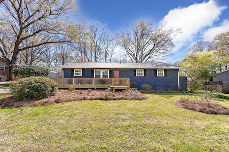 206 White Oak Ln Matthews, NC 28104