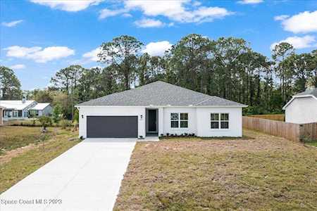 1651 NW Hayworth Circle Palm Bay, FL 32907