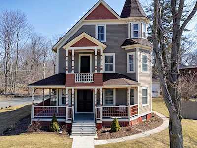 696 Elm St West Springfield, MA 01089