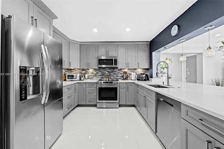 5940 NE 15th Ave Fort Lauderdale, FL 33334