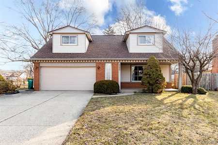 21080 Birchwood St Farmington, MI 48336