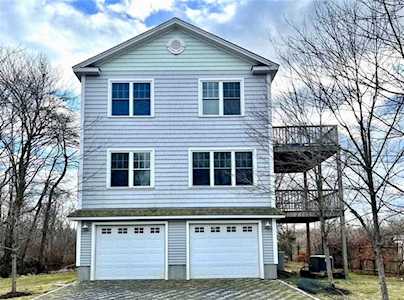 608 Wordens Pond Rd South Kingstown, RI 02879