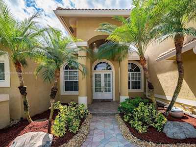 2473 Eagle Run Dr Weston, FL 33327
