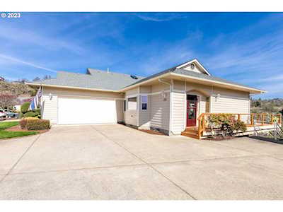 221 NW Rachel Lynn WAY Roseburg, OR 97471