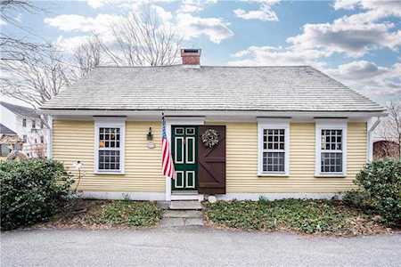 14 Church Ln North Kingstown, RI 02852