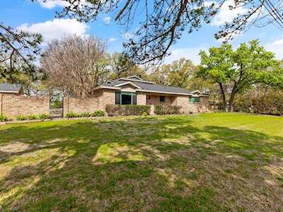 3207 Brown Trail Bedford, TX 76021
