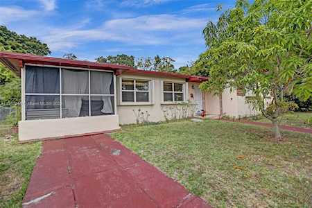 351 NW 195th Ter Miami Gardens, FL 33169