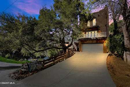 2045 Lookout Dr Agoura Hills, CA 91301