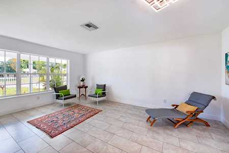 1245 NE 204th St Miami, FL 33179
