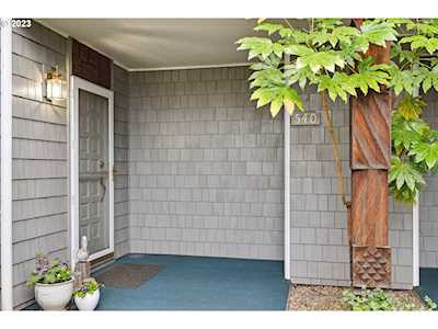 540 N Hayden Bay DR Portland, OR 97217