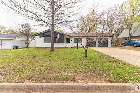 201 W Huitt Lane Euless, TX 76040