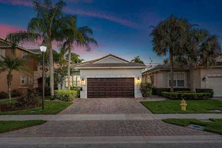 135 Isle Verde Way Palm Beach Gardens, FL 33418