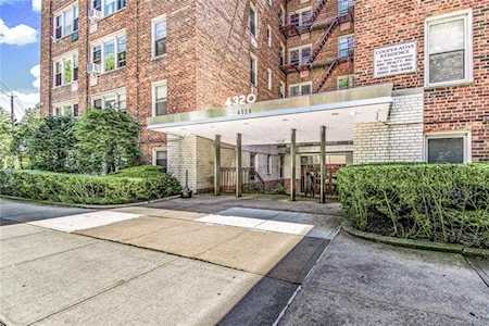4320 E Van Cortlandt Park #5B Bronx, NY 10470