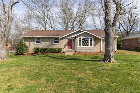 221 Carriage Dr Nashville, TN 37221