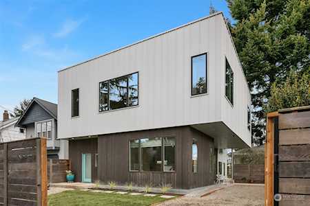 8512 12th Ave NW Seattle, WA 98117