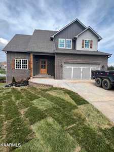 230 Edgefield Ln Lenoir City, TN 37771
