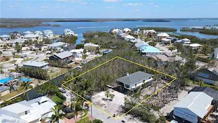 305 Dundee Rd Fort Myers Beach, FL 33931