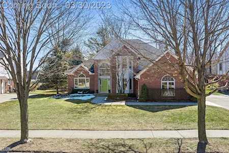 5648 Whitfield Troy, MI 48098