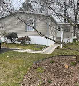 17 Woodsbluff Ct Bath, PA 18014