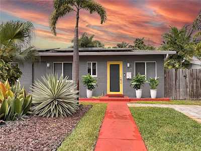 1739 NE 26th Dr Wilton Manors, FL 33334