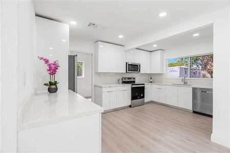 6201 NW 18th St Sunrise, FL 33313